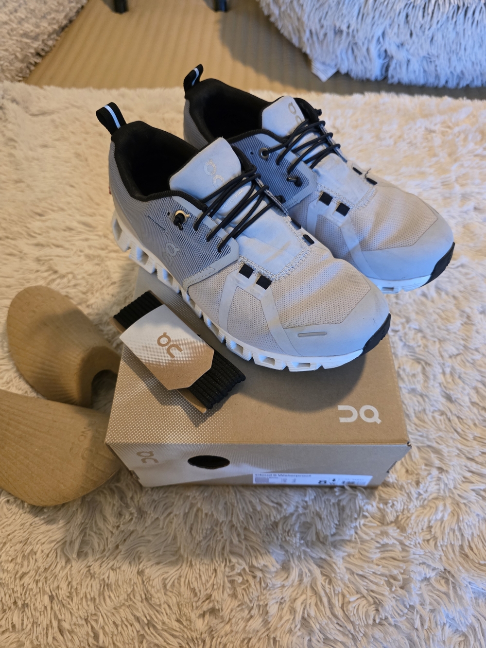 On Running Cloud 5 Waterproof Sneakers in Light Glacier/white Size 8 Women